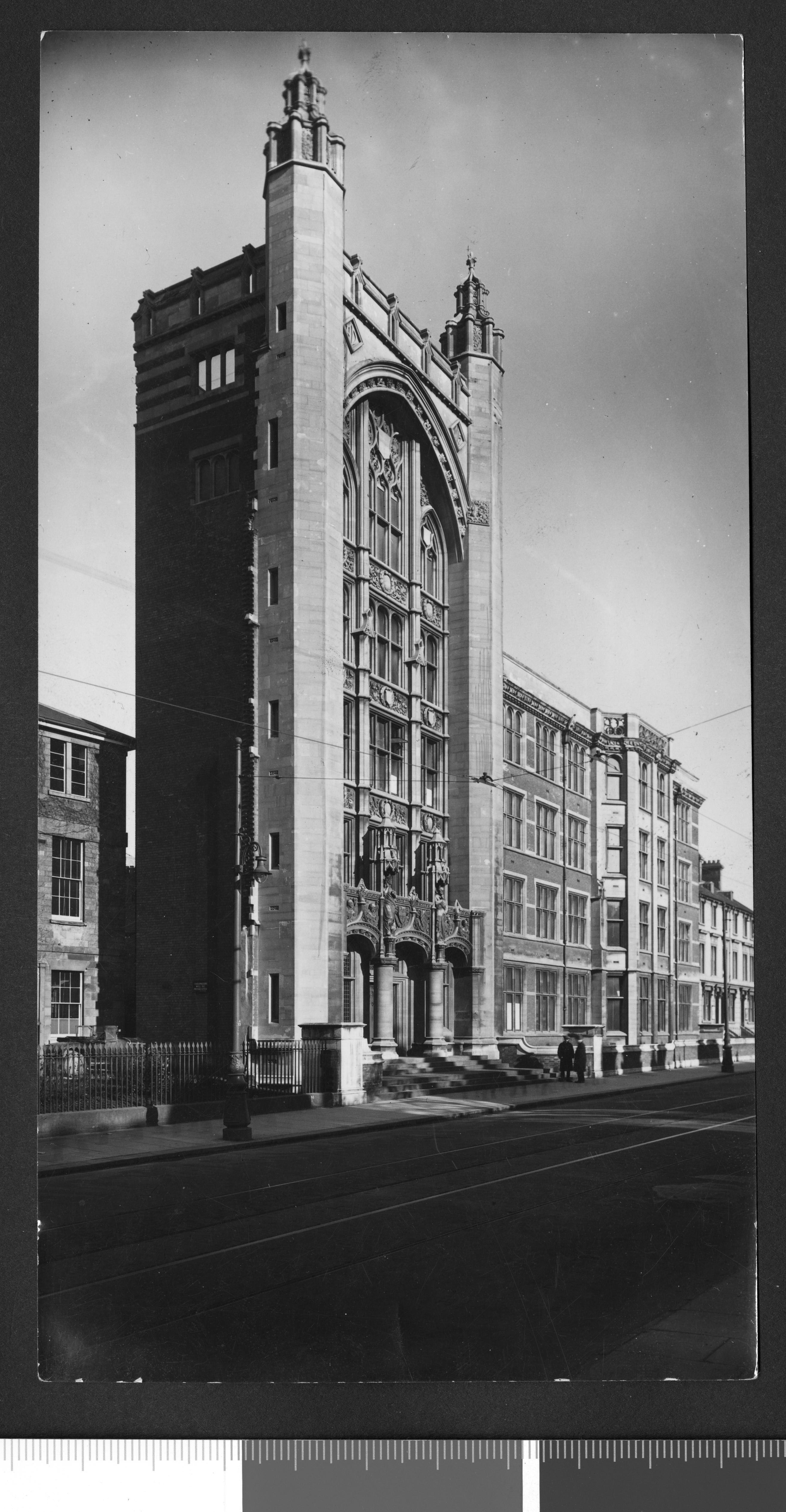 Queen's Building